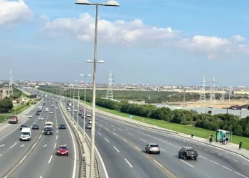 Sürücülərin narazılığına səbəb olan qoşa xətt silinərək qırıq xətlə əvəz edildi