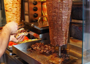 AQTA dönər mafiyasını “şişə” çəkdi – “Əti bizdən almasanız…”