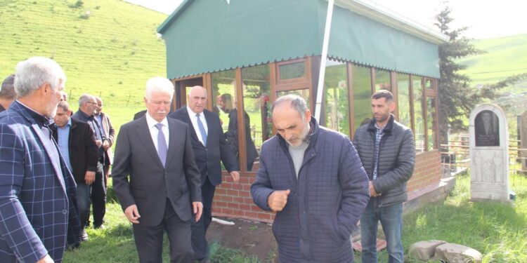 Şəhid Röyal Nəsirovun məzarı ziyarət olunub.