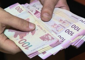 Baş nazir bu şəxslərin maaşlarının artırılması ilə bağlı qərar imzaladı