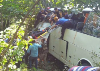 Türkiyədə turist avtobusu qəzaya uğrayıb, ölənlər və yaralananlar var – FOTO/VİDEO