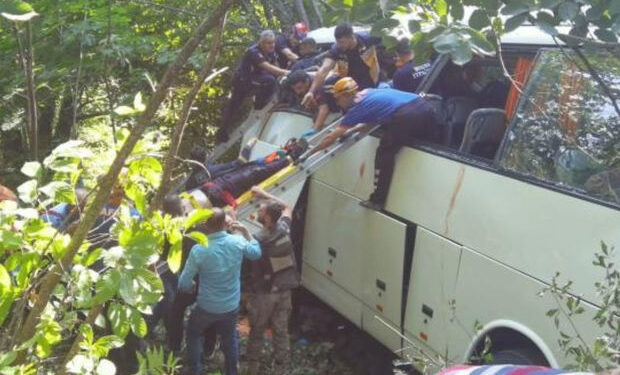 Türkiyədə turist avtobusu qəzaya uğrayıb, ölənlər və yaralananlar var – FOTO/VİDEO