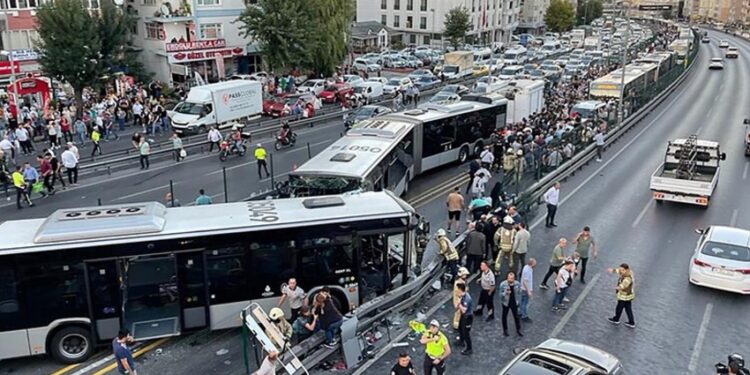 Türkiyədə ağır yol qəzası olub, 85 nəfər yaralandı