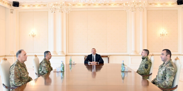 İlham Əliyev Silahlı Qüvvələrin rəhbər heyətinin iştirakı ilə operativ müşavirə keçirdi