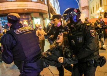 Putinin səfərbərlik sərəncamı ölkəni alt-üst etdi – FOTO