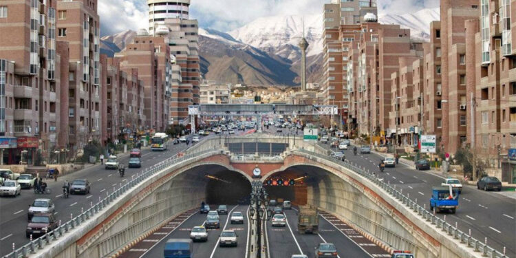 Tehranda polis əməkdaşı öldürülüb