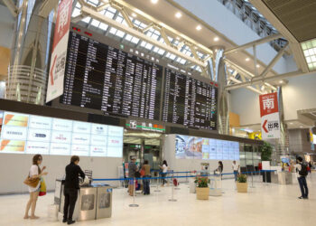 Yoluxma sayına görə dünyada lider olan dövlət sərhədlərini tam açır