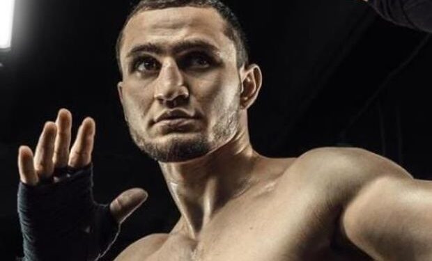 Azərbaycanlı döyüşçü erməni rəqibini məğlub etdi – VİDEO