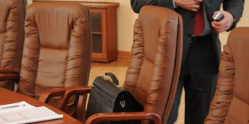 Bakıda 11 direktor və 56 direktor müavini işdən çıxarılıb