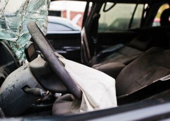 Biləsuvarda avtomobillə mikroavtobus toqquşub, ölən və yaralanan var