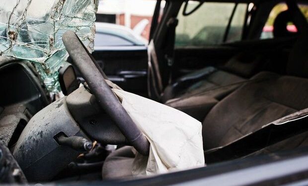 Biləsuvarda avtomobillə mikroavtobus toqquşub, ölən və yaralanan var