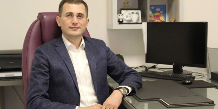 Azərbaycanda valideynlər əvvəl kitab oxuyub, sonra uşaq dünyaya gətirsin – Məşhur pediatr