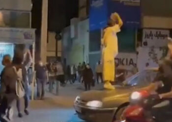 Şirazlı gənclər “diktatora ölüm olsun” şüarı ilə küçələrə axışdılar – VİDEO