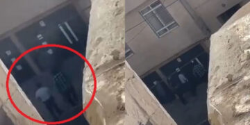 İranda mülki geyimli polislər etirazçıların evlərinə basqın etdilər – VİDEO