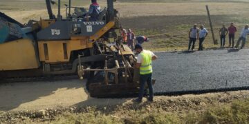 Cəlilabad rayonunun bir neçə kəndini əhatə edən,Təklə Bayxanlı yolunda işlər sürətlə davam etdirilir.