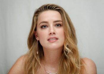 Ember Hörd kəşfiyyatçı adı ilə villa kirayələyib