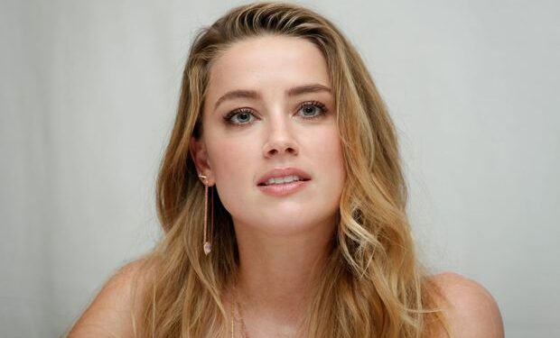 Ember Hörd kəşfiyyatçı adı ilə villa kirayələyib