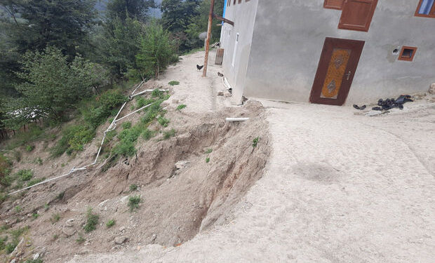 Astarada torpaq sürüşməsi: Ev təhlükəli vəziyyətə düşüb – FOTO