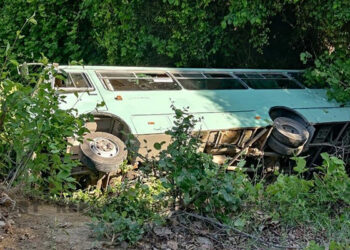 Gəncədə avtobus qəzaya uğradı – Yaralılar var