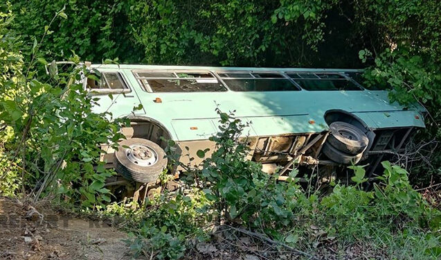 Gəncədə avtobus qəzaya uğradı – Yaralılar var