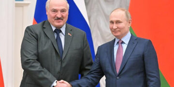 Lukaşenko Putinə ad günündə traktor hədiyyə etdi – Foto