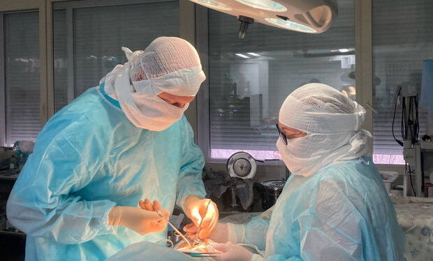 Rusiyada 12 yaşlı qızın mədəsindən nəhəng saç topası çıxdı – FOTO