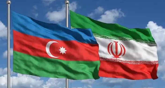 Azerbaycan Dışişleri Bakanlığı Sözcüsü Ayhan Hacızade, yaptığı yazılı açıklamada, Azerbaycan’a yabancılar tarafından yapılacak ziyaretlerin ülkenin yasaları kapsamında belirlenen kurallara, egemenlik ve toprak bütünlüğü ilkelerine uygun olarak gerçekleştirilmesi gerektiğini belirtti. Ermeni nüfusun yaşadığı ve Rus güçlerin geçici olarak konuşlandığı bölgeye 14 İran vatandaşının kanunla belirlenen sınır geçiş noktalarının dışında bir noktadan girdiği yönündeki haberlere ilişkin Hacızade, “İran vatandaşlarının yasa dışı olarak topraklarımıza geçişine ilişkin bilgilerin netleştirilmesi amacıyla İran’ın Bakü Büyükelçiliğine ilgili nota gönderilmi