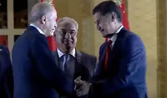 Sinan Oğanın Ərdoğanı təbrik anı – Video