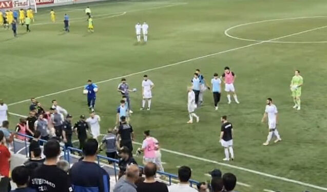 Polisin futbol zamanı meydana girən azarkeşi vurması iddiasına – Rəsmi cavab