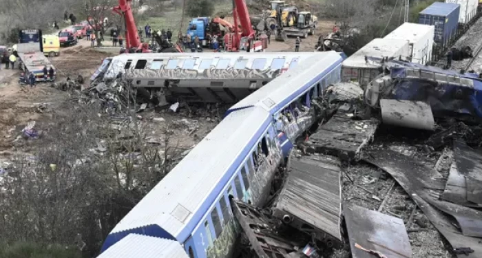 Yunanıstanda qatarlar toqquşdu – 40 ölü (YENİLƏNİB