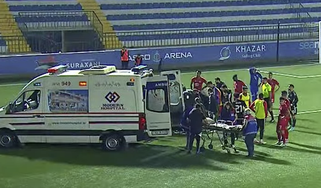 Azərbaycan futbolunda qorxulu anlar – Tanınmış futbolçu huşunu itirdi+Video