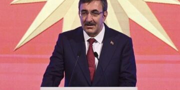 Türkiyənin vitse-prezidenti Azərbaycana səfərə gəlib – YENİLƏNİB + FOTO
