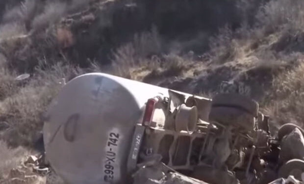 Şuşa yolunda yük maşını aşdı: Ölən var