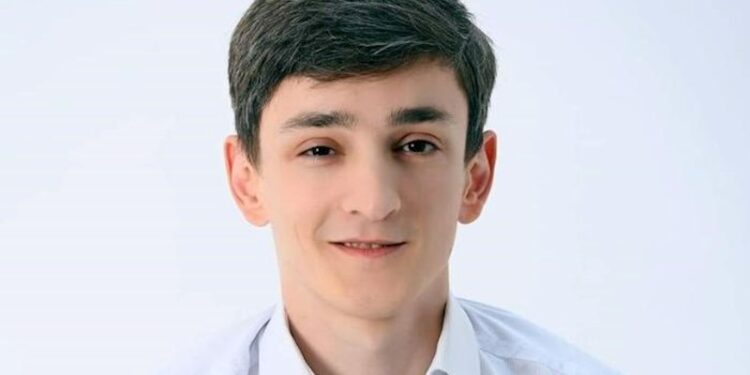 Araz Əliyevi küçədə söyüş söyməkdə və polisə tabe olmamaqda ittiham ediblər – KİV