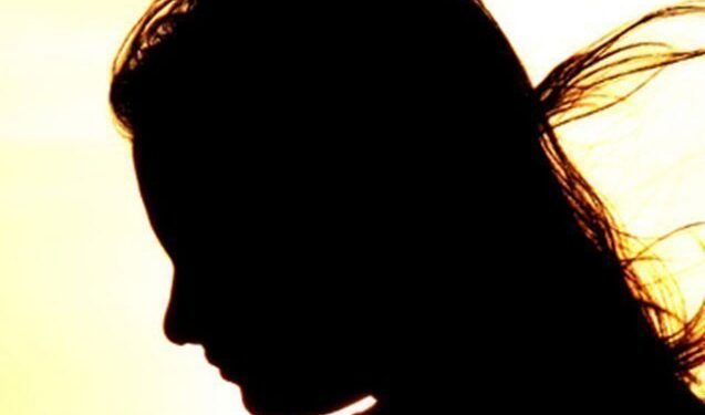 Yeniyetmə qız sənədlərini götürüb evdən getdi