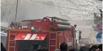 Şəmkirdə yanğın zamanı bir neçə mağaza və obyektə zərər dəyib – YENİLƏNİB + FOTO/VİDEO