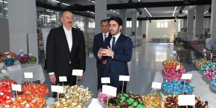 Prezident Lənkəranda qənnadı məhsullarının istehsalı müəssisəsinin fəaliyyəti ilə tanış olub – VİDEO – FOTO