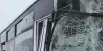 Bakıda sərnişinlə dolu iki avtobus bir-birinə çırpıldı: Xəsarət alanlar var – VİDEO
