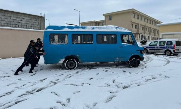 Naxçıvan Dövlət Yol Polisi qarlı hava şəraiti ilə əlaqədar sürücülərə müraciət edib