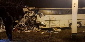 Rusiyada avtobusla yük maşını toqquşdu: Ölən və yaralananlar var