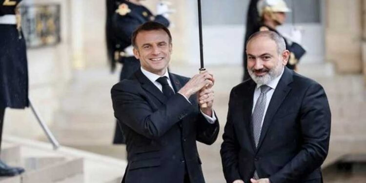 Fransa Ermənistana “müdafiə məqsədilə” hərbi texnikalar verir