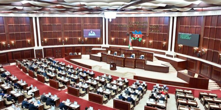 Milli Məclisdəki təklif aranı qarışdırdı: Polkovnik deputata qarşı