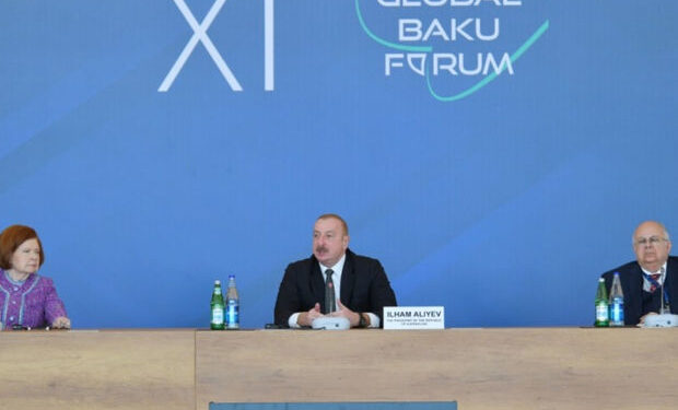 Parçalanmış dünyanı bərpa etmək istəyənlər Bakıda toplaşdılar – FOTO