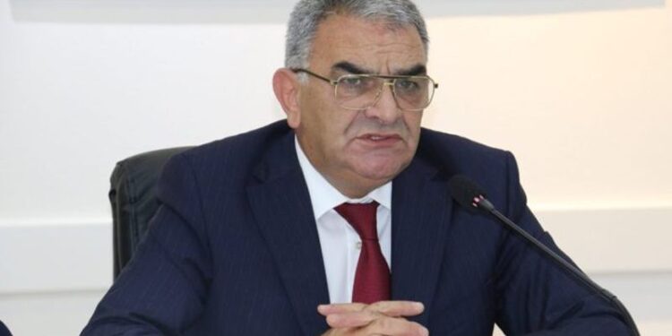 Ölkənin baş notariusu işdən çıxarıldı – FOTO