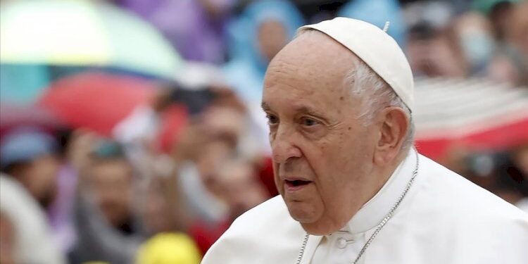 Roma Papası: “Ukrayna ağ bayraq qaldırmalıdır”