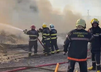 Taxta bazarındakı yanğın söndürüldü – Fotolar + Video + Yenilənib