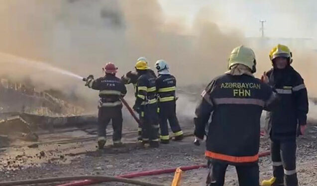 Taxta bazarındakı yanğın söndürüldü – Fotolar + Video + Yenilənib