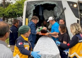 Antalyada avtobus aşdı: Çox sayda yaralı var – FOTO