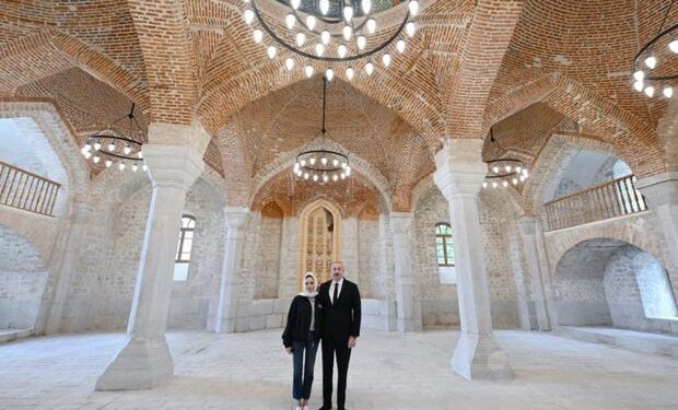 İlham Əliyev və Mehriban Əliyeva Aşağı Gövhər Ağa məscidində – YENİLƏNİB + FOTO