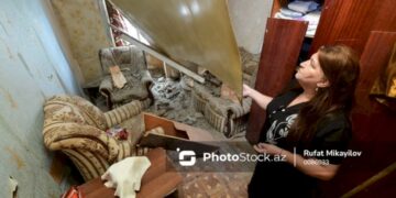 Bakının mərkəzində binanın bir hissəsi uçdu – FOTOLAR